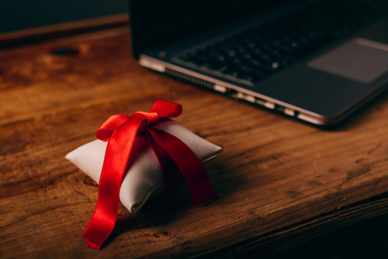 Employee Rewards vs. Recognition